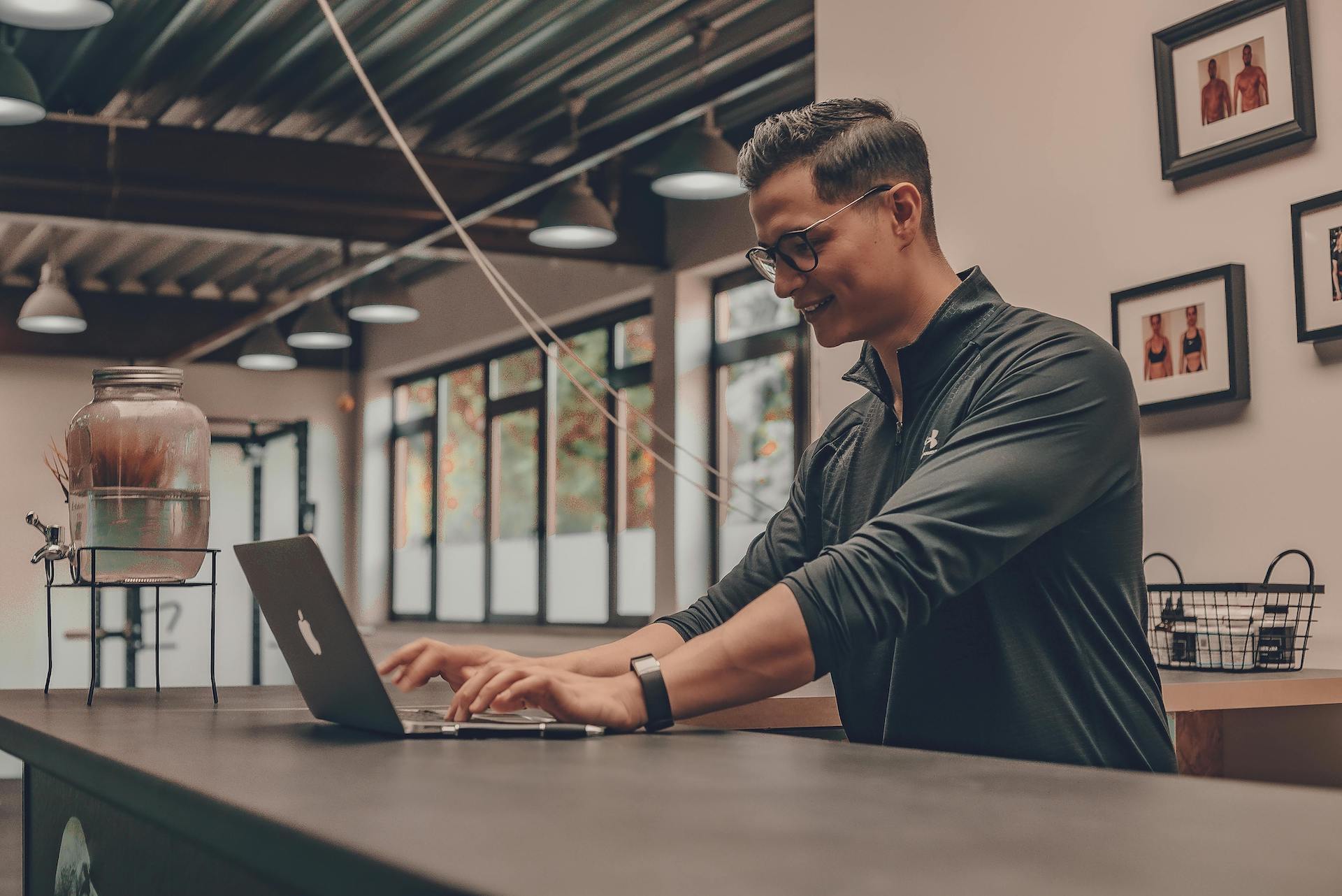 Freelance business introducer