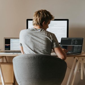 Pourquoi vous devriez fidéliser vos freelances (et arrêter de les considérer comme interchangeables) ?