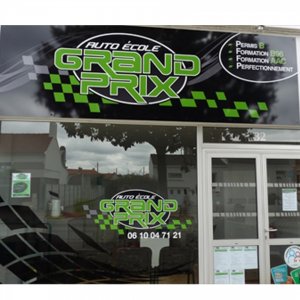 logo + enseigne + flyer + covering