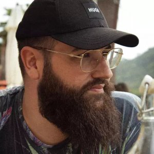 Nicolas D.