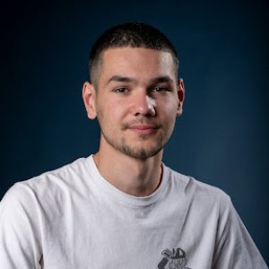 Lucas R.