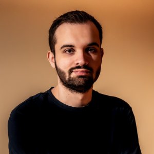 Elias L.