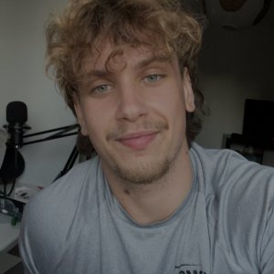 Lucas L.
